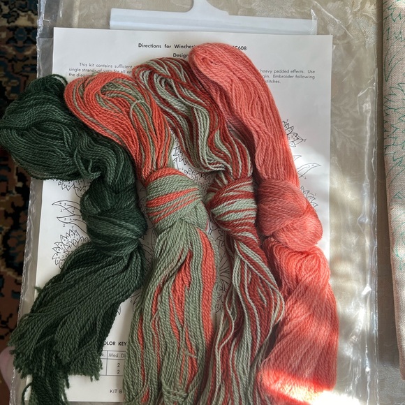 Embroidery pillow kit - Picture 9 of 15